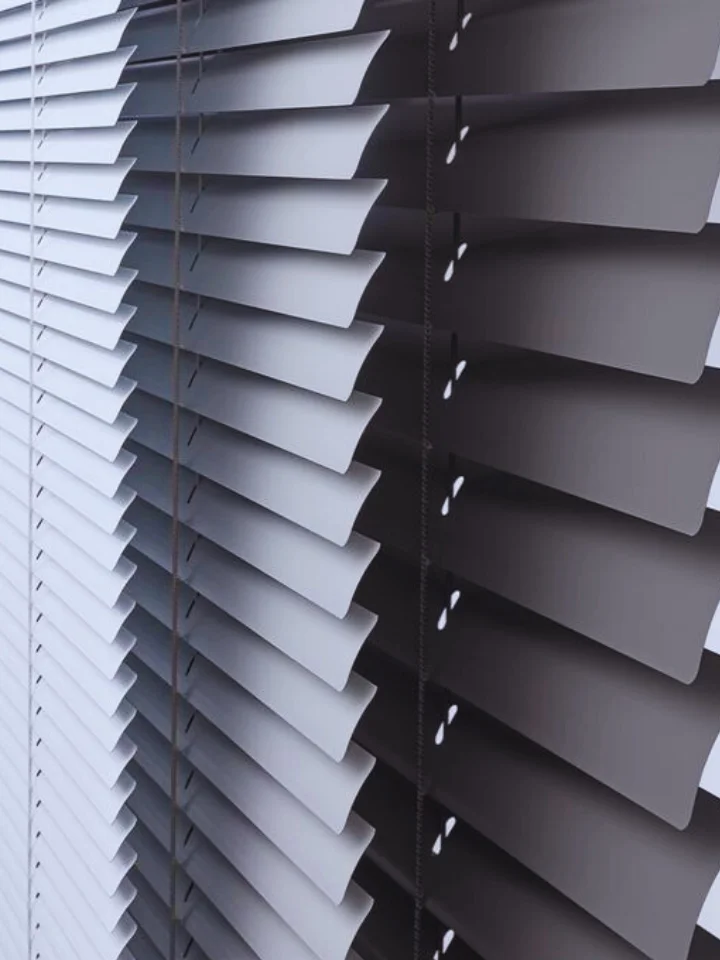 silver aluminum blinds
